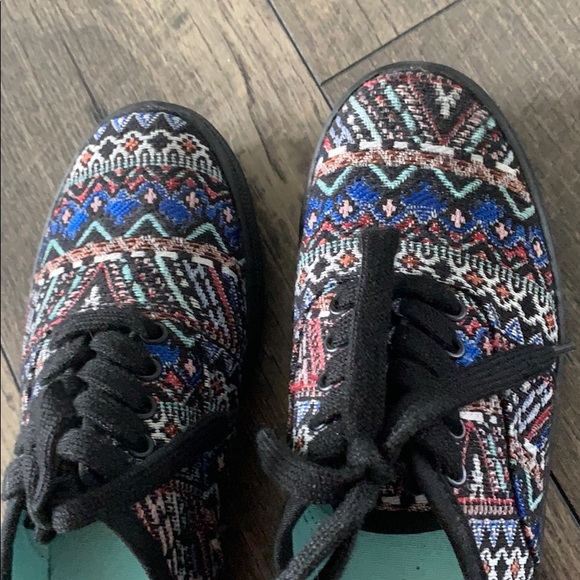 Tribal Aztec Print Women Sneakers - Picture 5 of 5